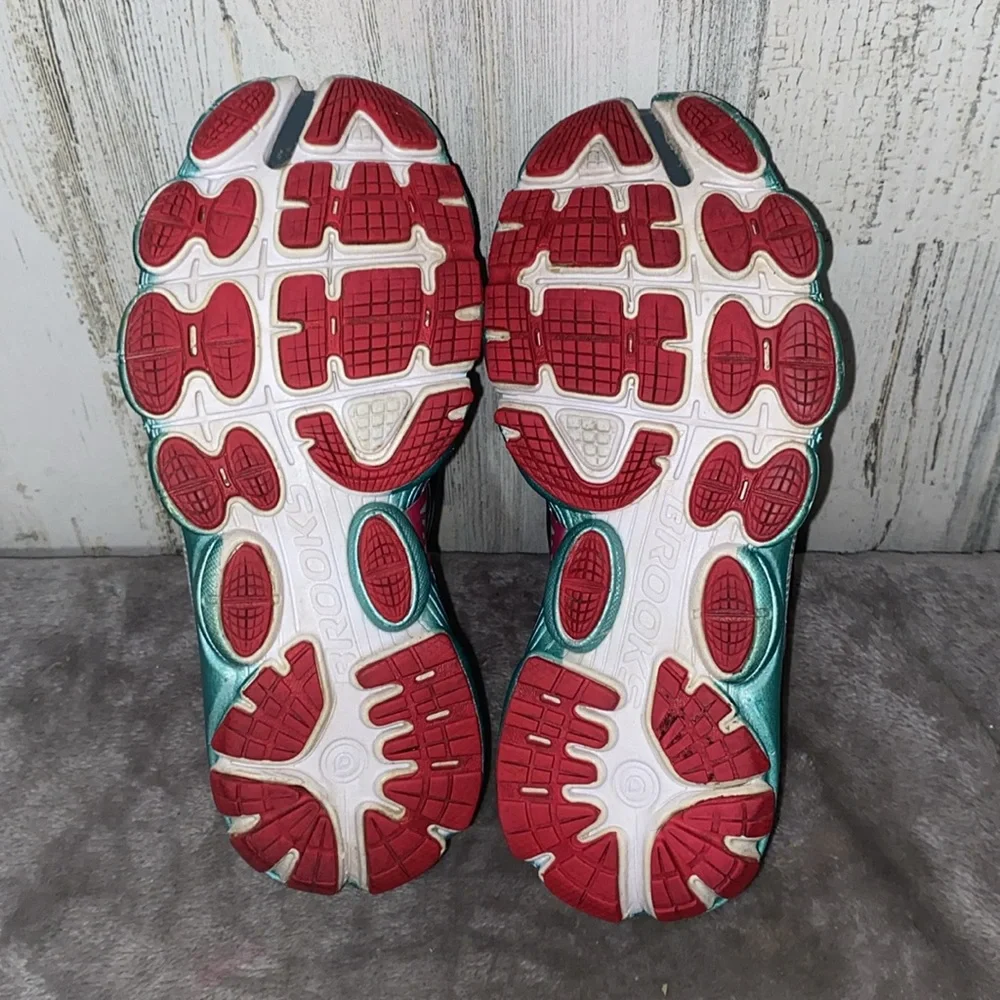 Women's Brooks PureCadence Running Shoes Size 6